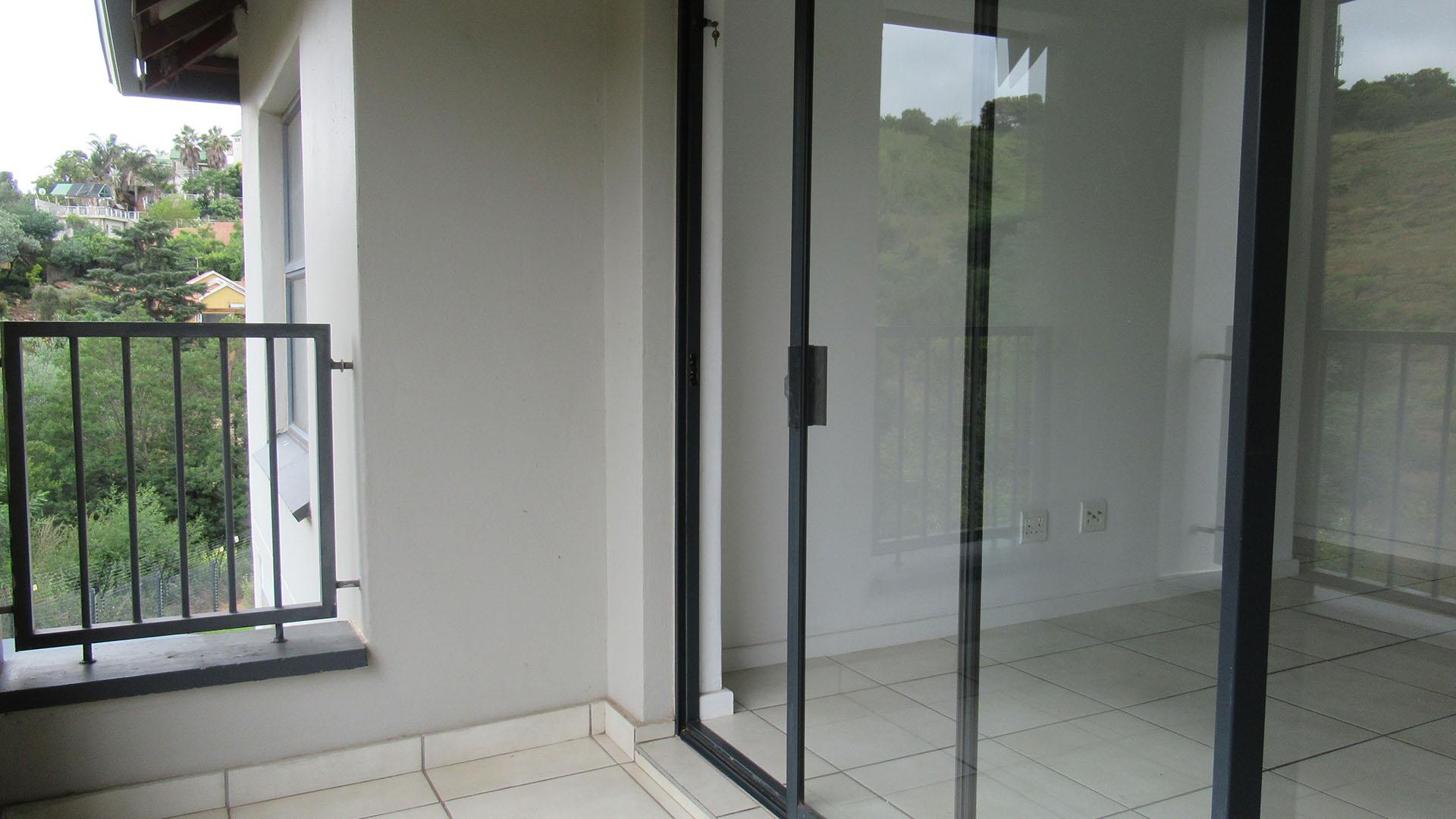 Balcony - 7 square meters of property in Oakdene