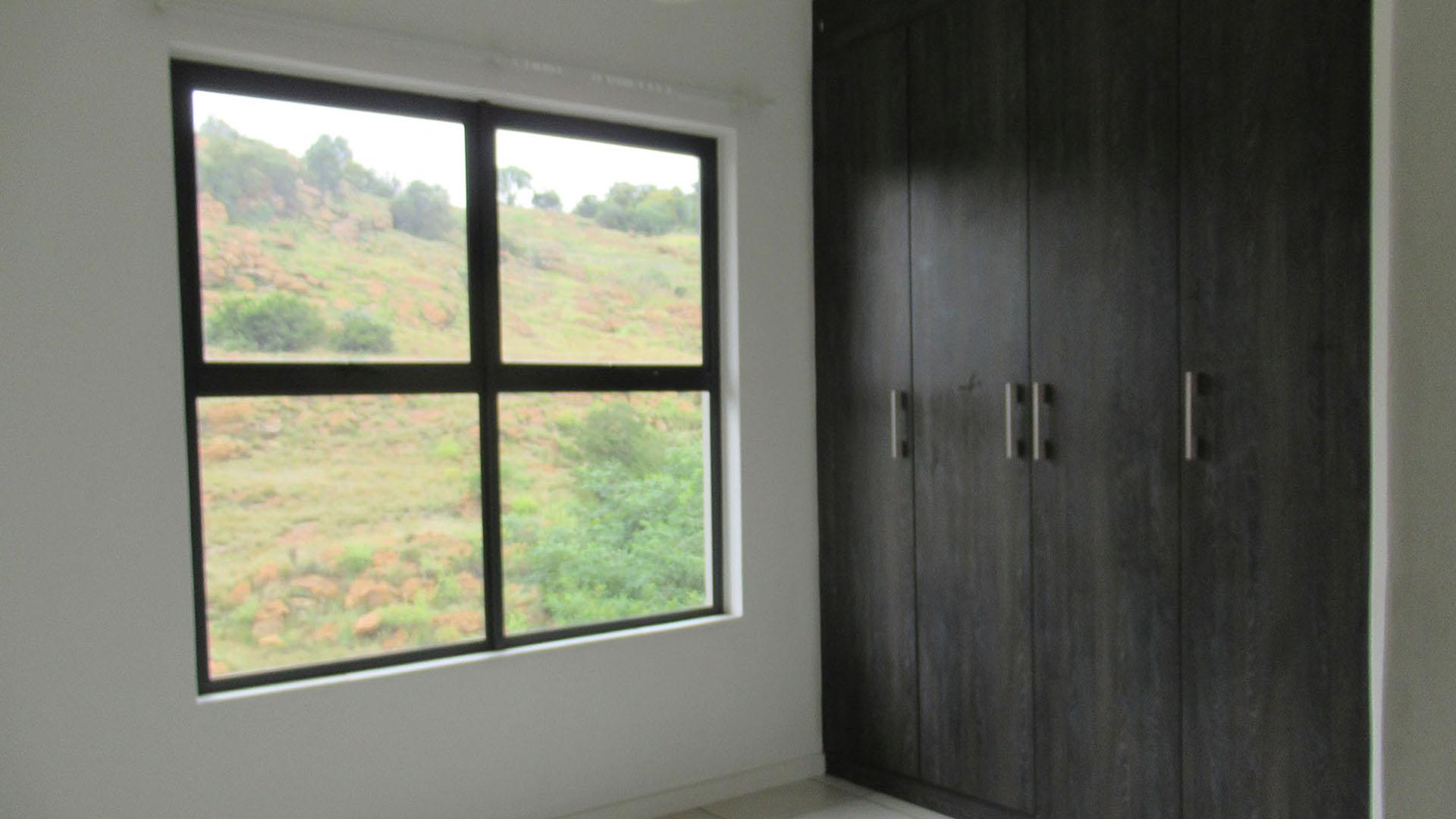 Bed Room 1 - 16 square meters of property in Oakdene