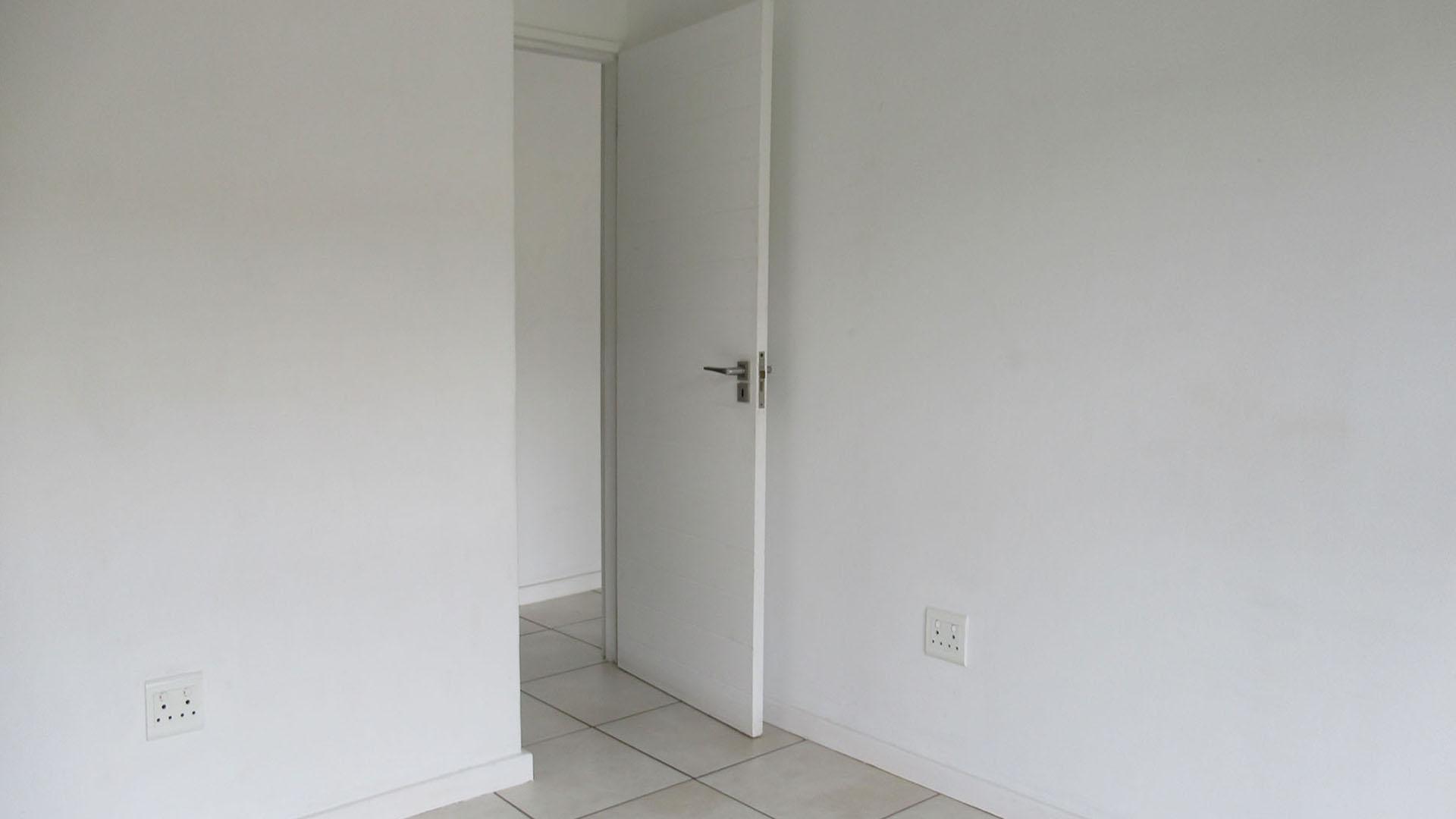 Bed Room 1 - 16 square meters of property in Oakdene