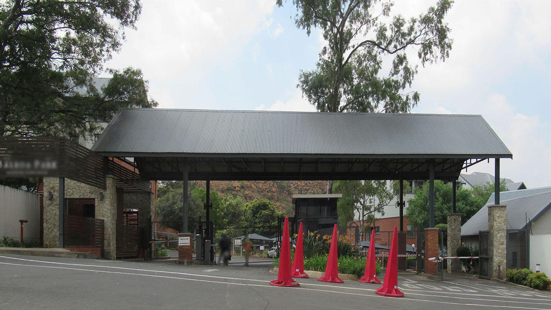 Front View of property in Oakdene