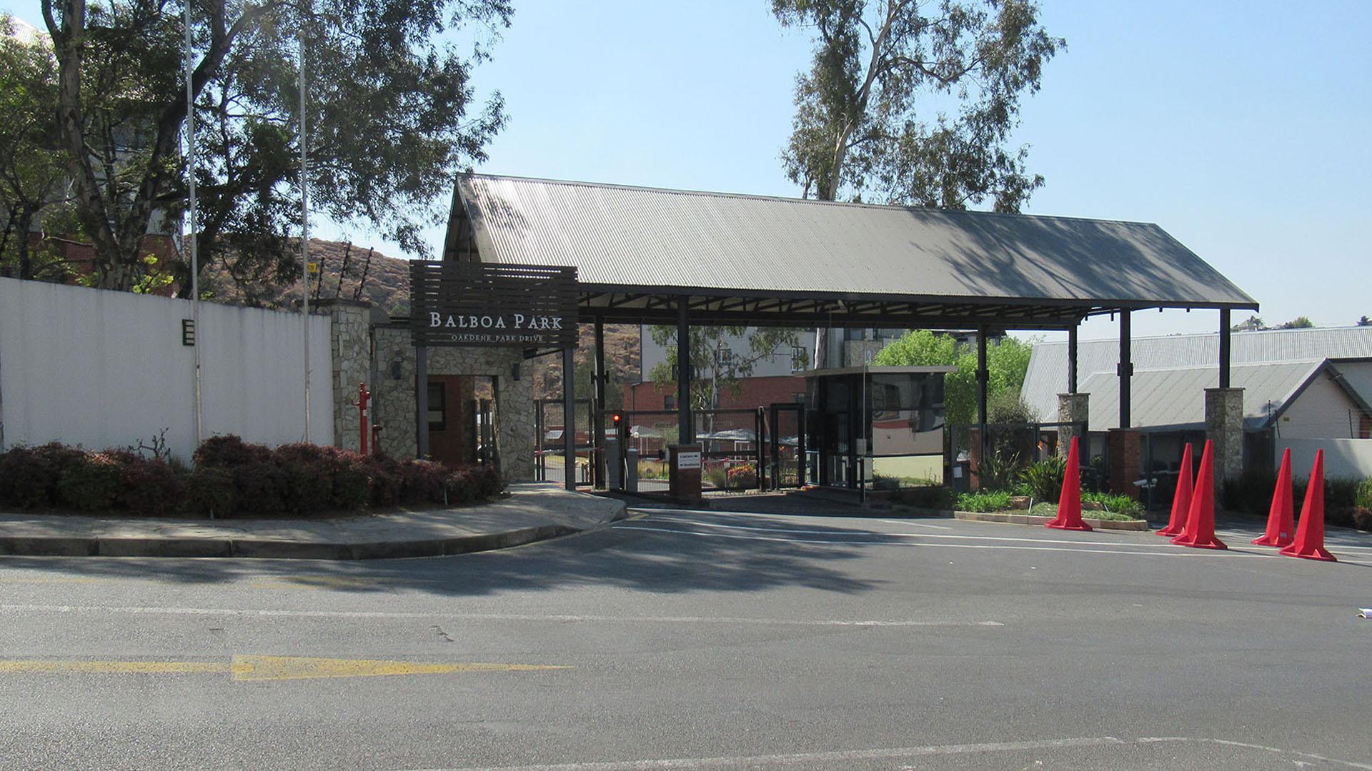 Front View of property in Oakdene