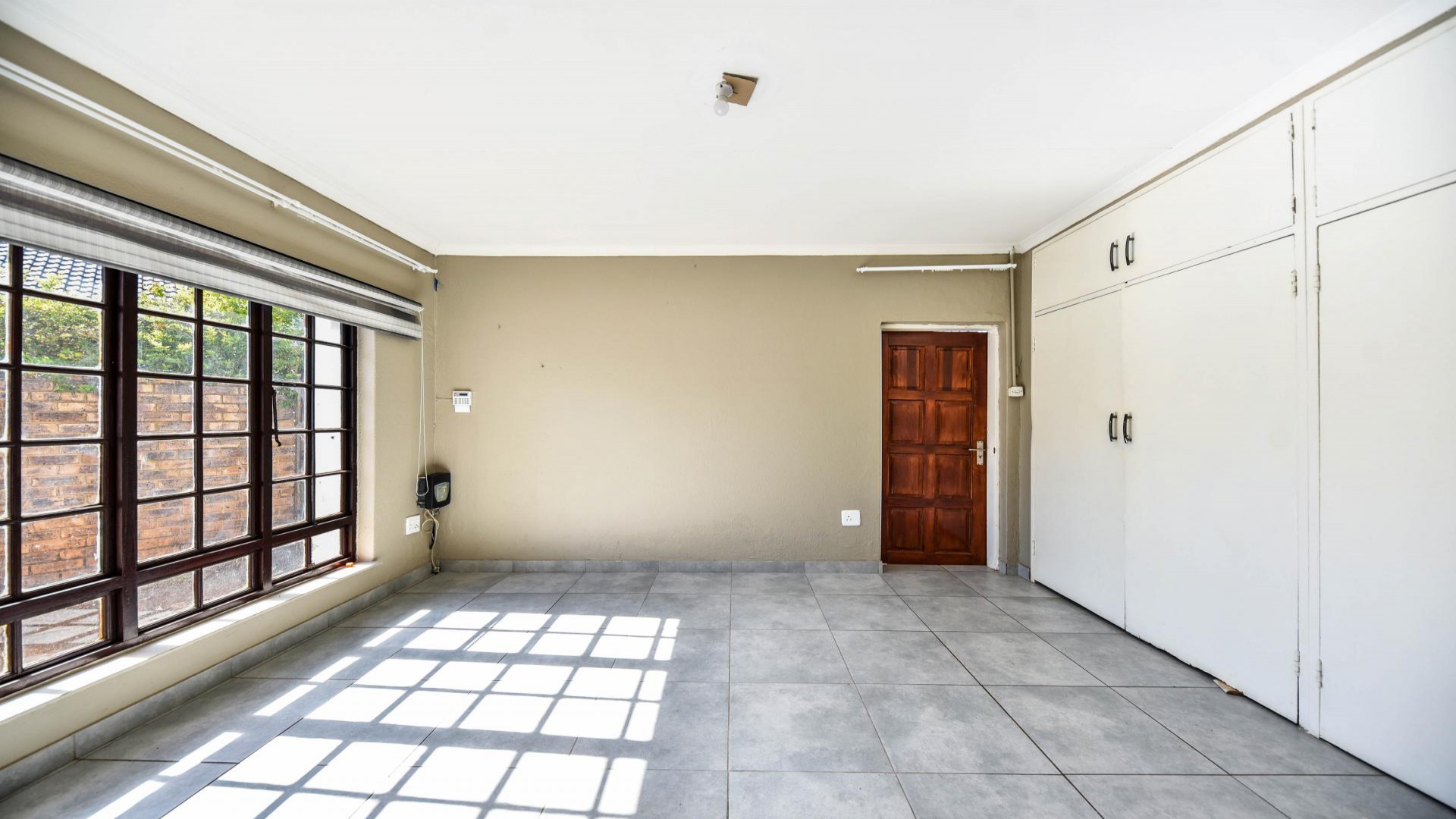 Bed Room 1 of property in Die Hoewes