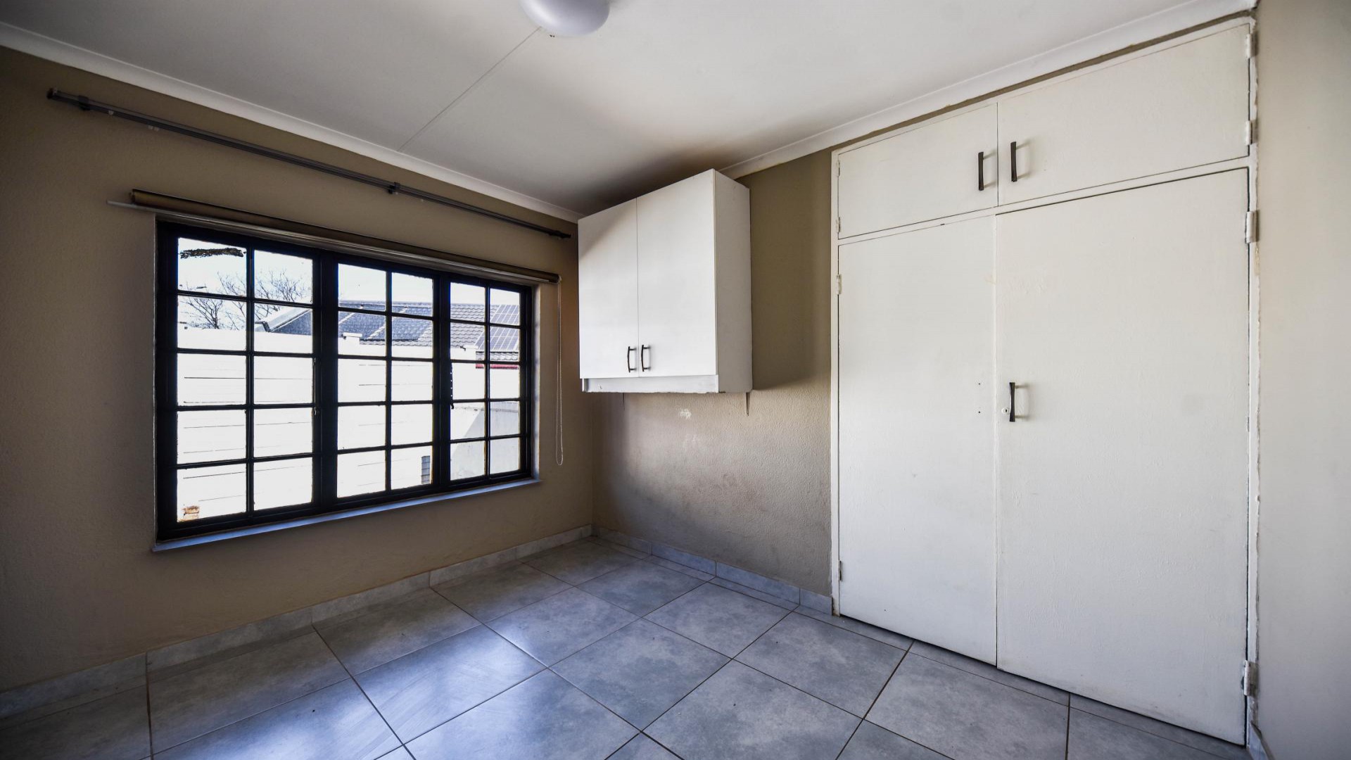 Bed Room 3 of property in Die Hoewes