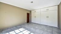 Bed Room 1 of property in Die Hoewes
