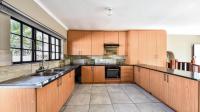 Kitchen of property in Die Hoewes