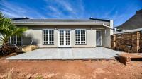 Front View of property in Die Hoewes