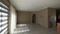 Lounges - 27 square meters of property in Die Hoewes
