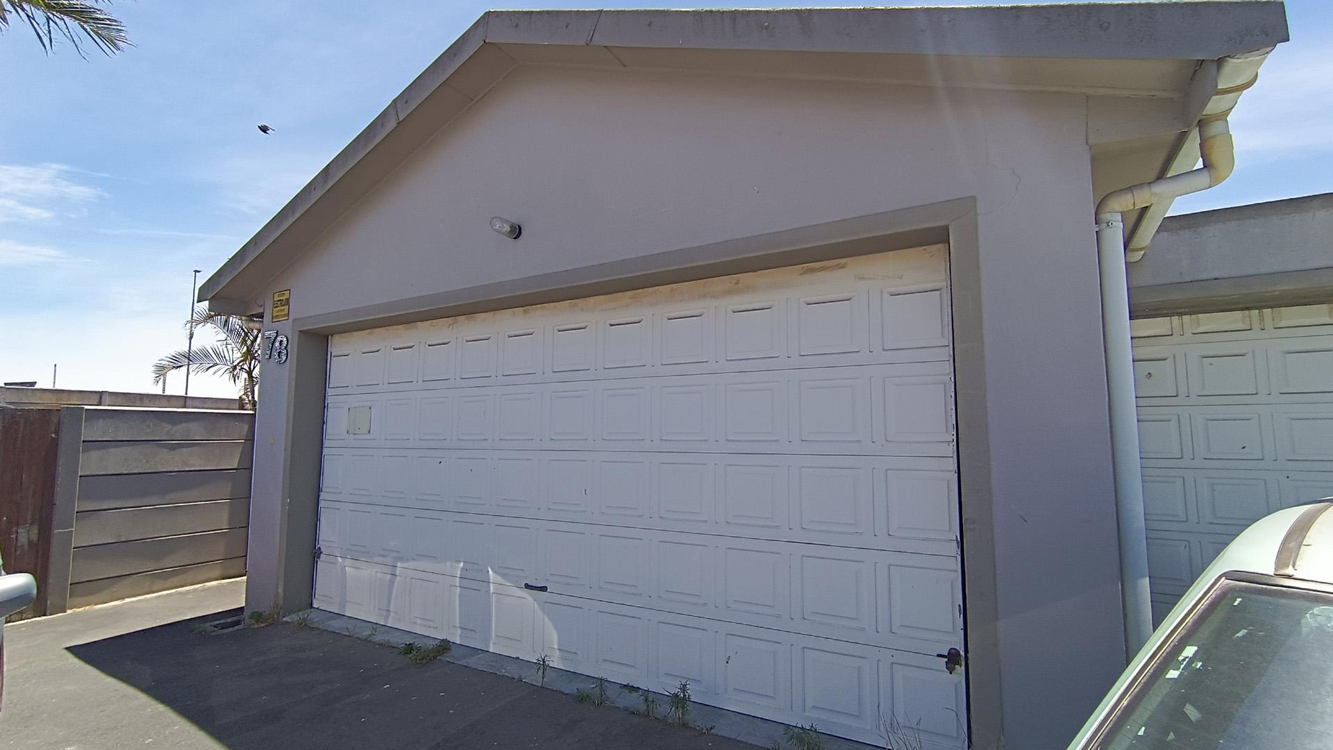 Garage - 116 square meters of property in Joostenberg