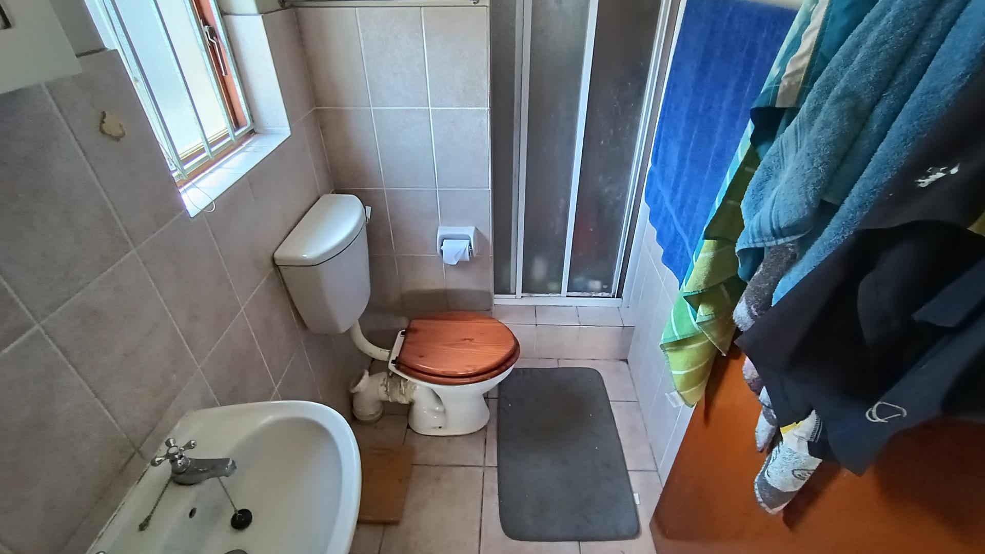 Main Bathroom - 6 square meters of property in Joostenberg