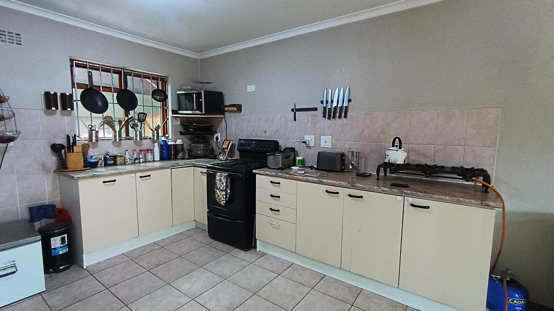 Kitchen - 20 square meters of property in Joostenberg