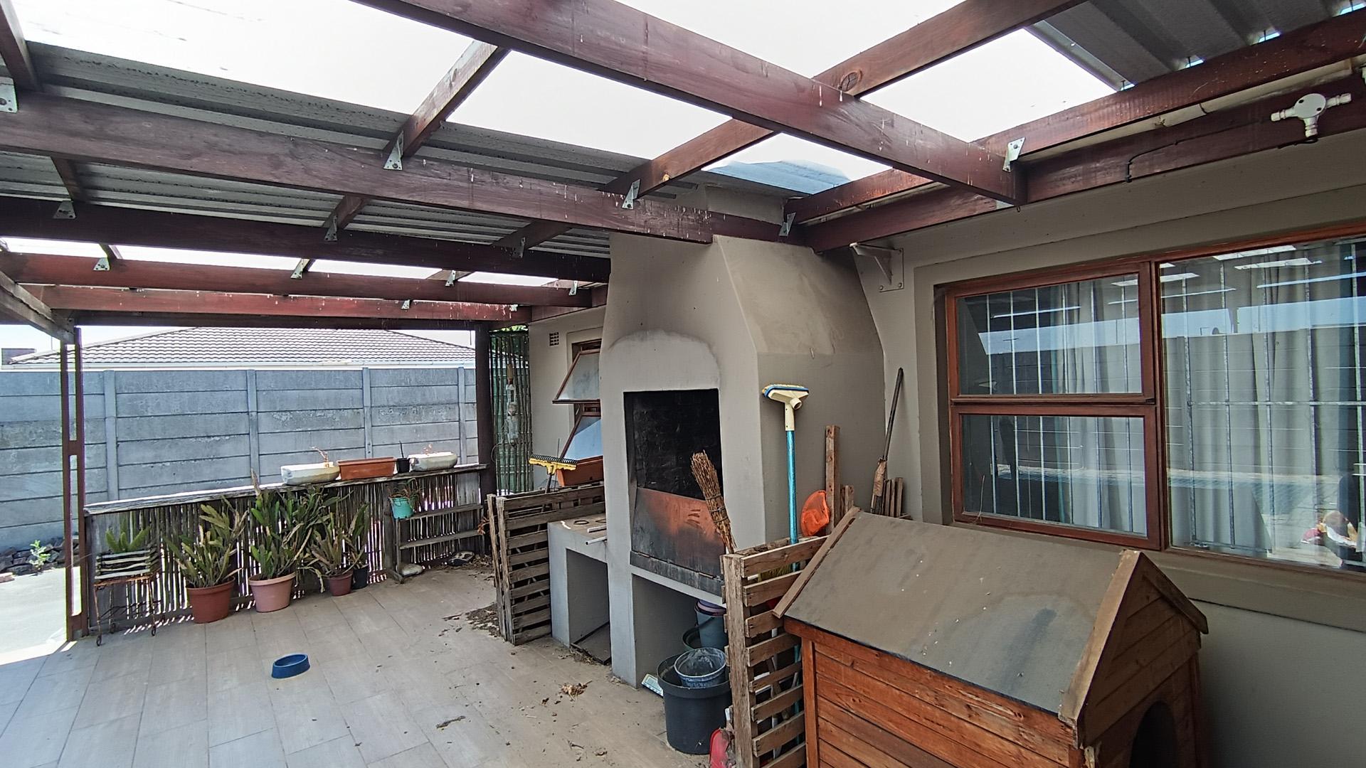 Patio - 33 square meters of property in Joostenberg