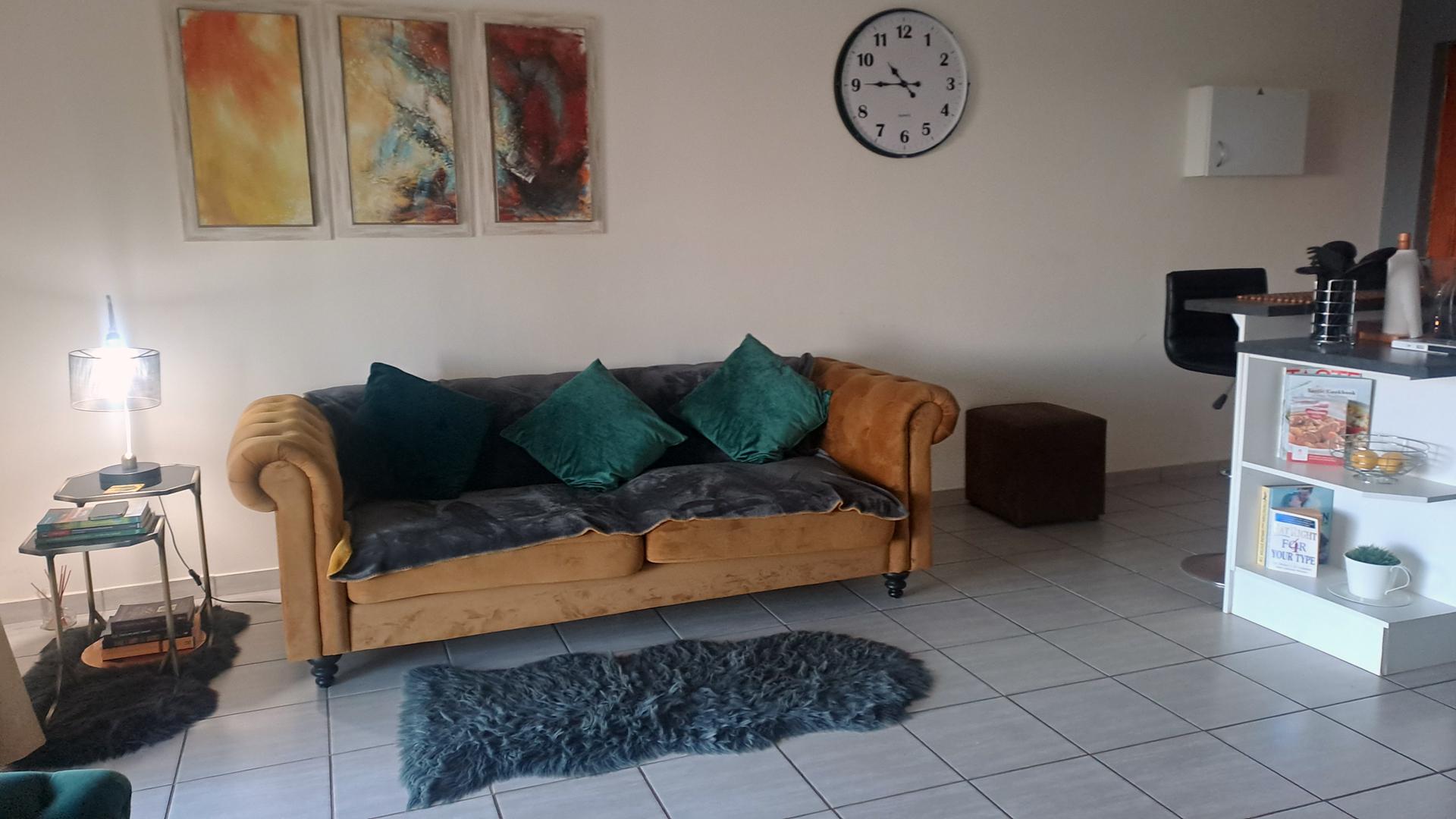 Lounges of property in Kidds Beach