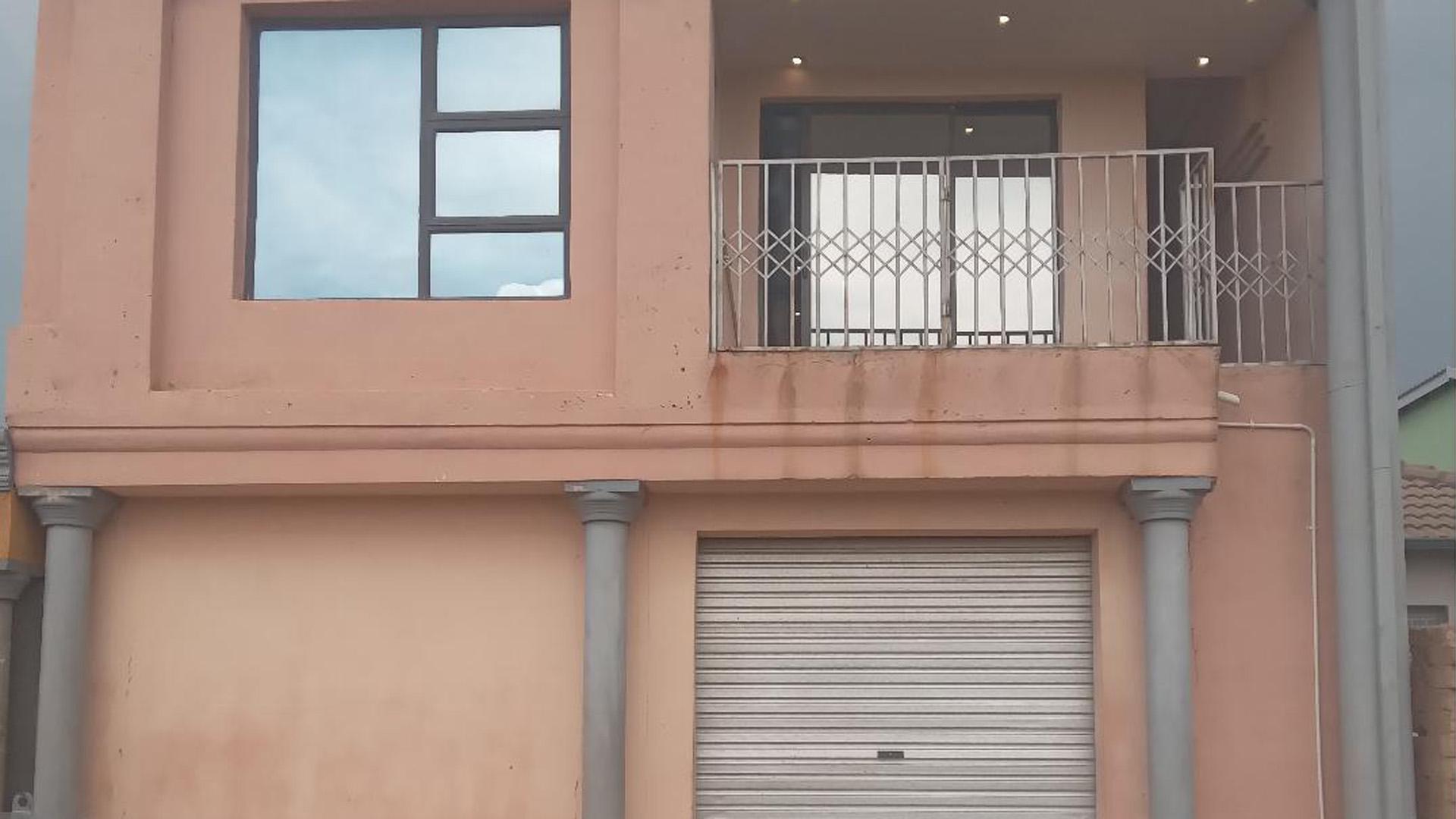 Front View of property in Clayville