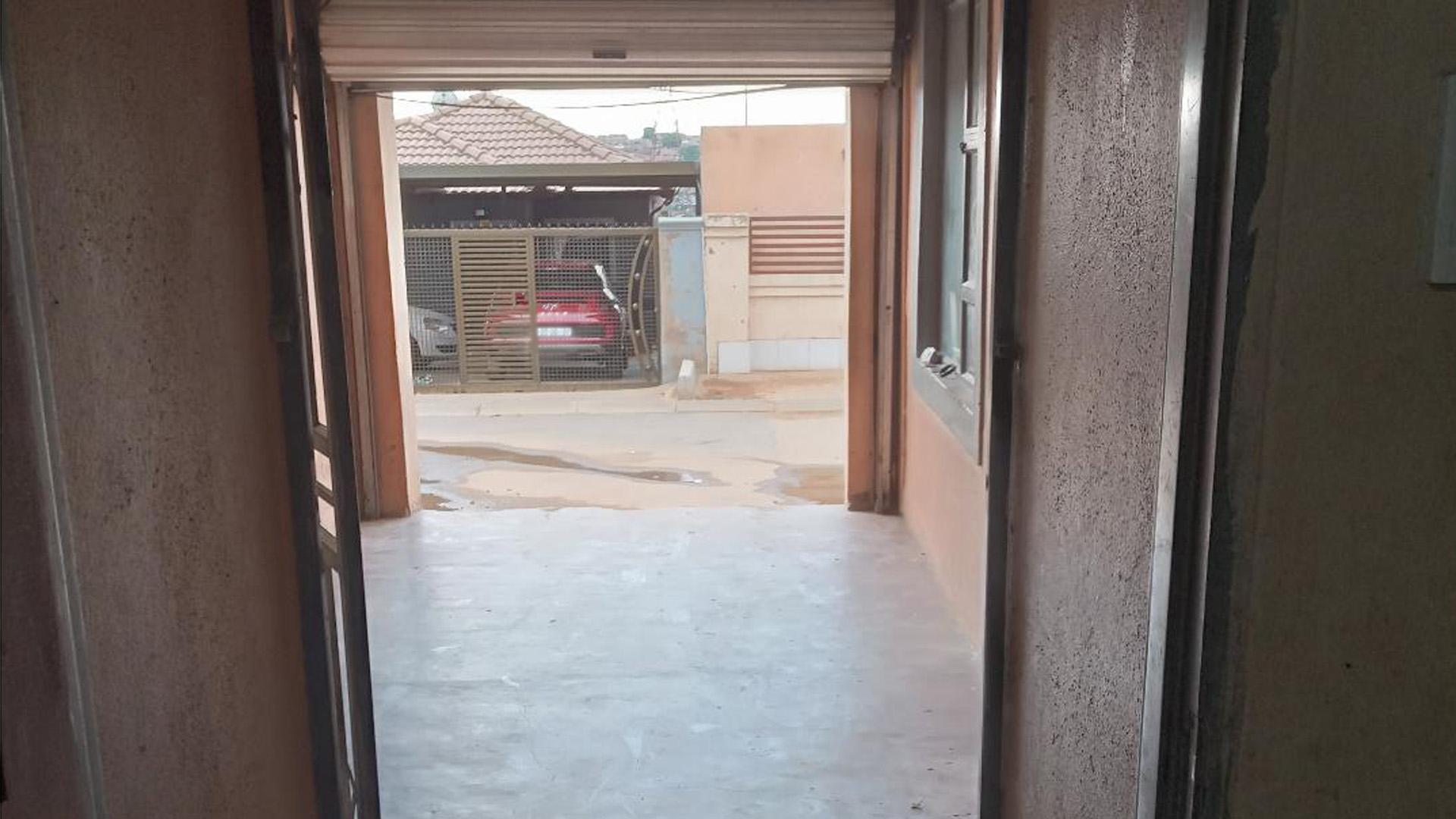 Garage of property in Clayville