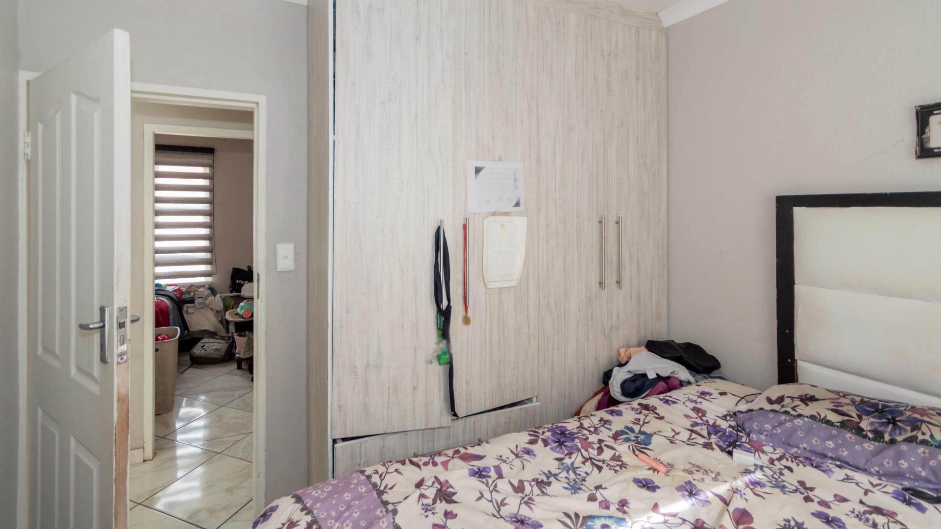 Bed Room 2 of property in Hlanganani Village