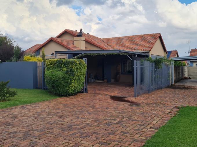 3 Bedroom Simplex for Sale For Sale in Bergsig - Heidelberg - MR700486