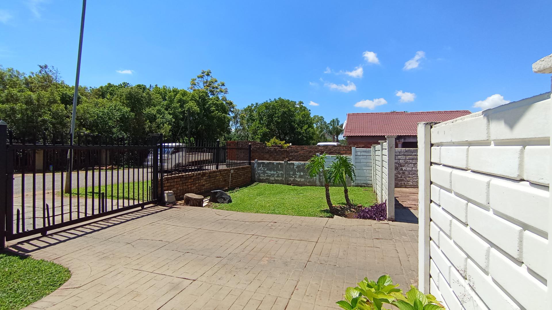 Front View of property in Karenpark