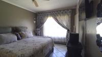 Main Bedroom - 16 square meters of property in Karenpark