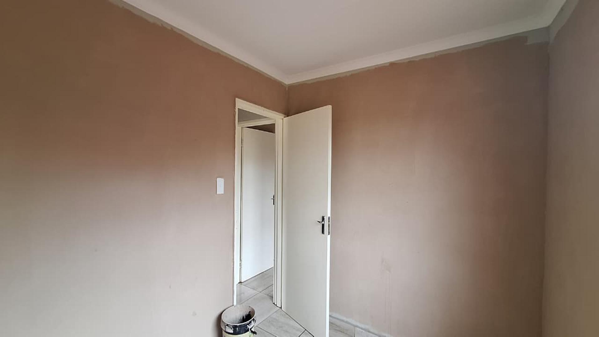 Bed Room 1 - 9 square meters of property in Dawn Park