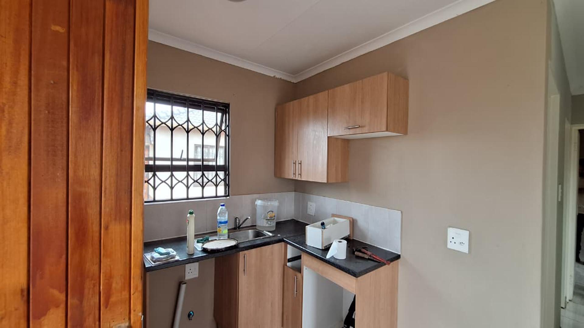 Kitchen - 8 square meters of property in Dawn Park