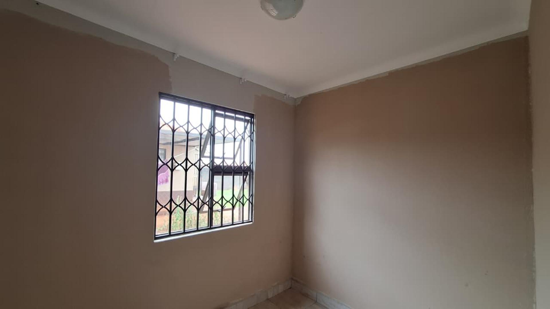 Bed Room 1 - 9 square meters of property in Dawn Park