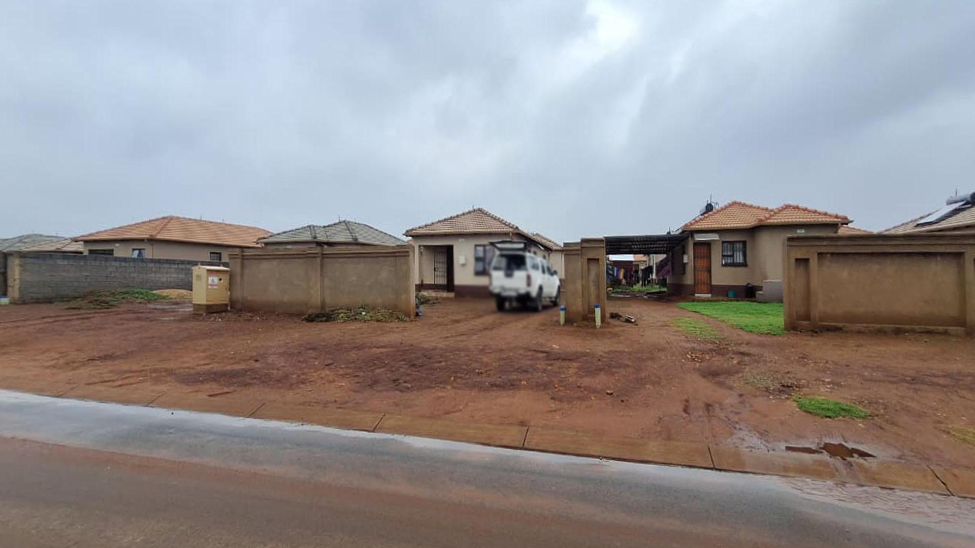 Front View of property in Dawn Park