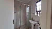 Main Bathroom - 4 square meters of property in Dawn Park