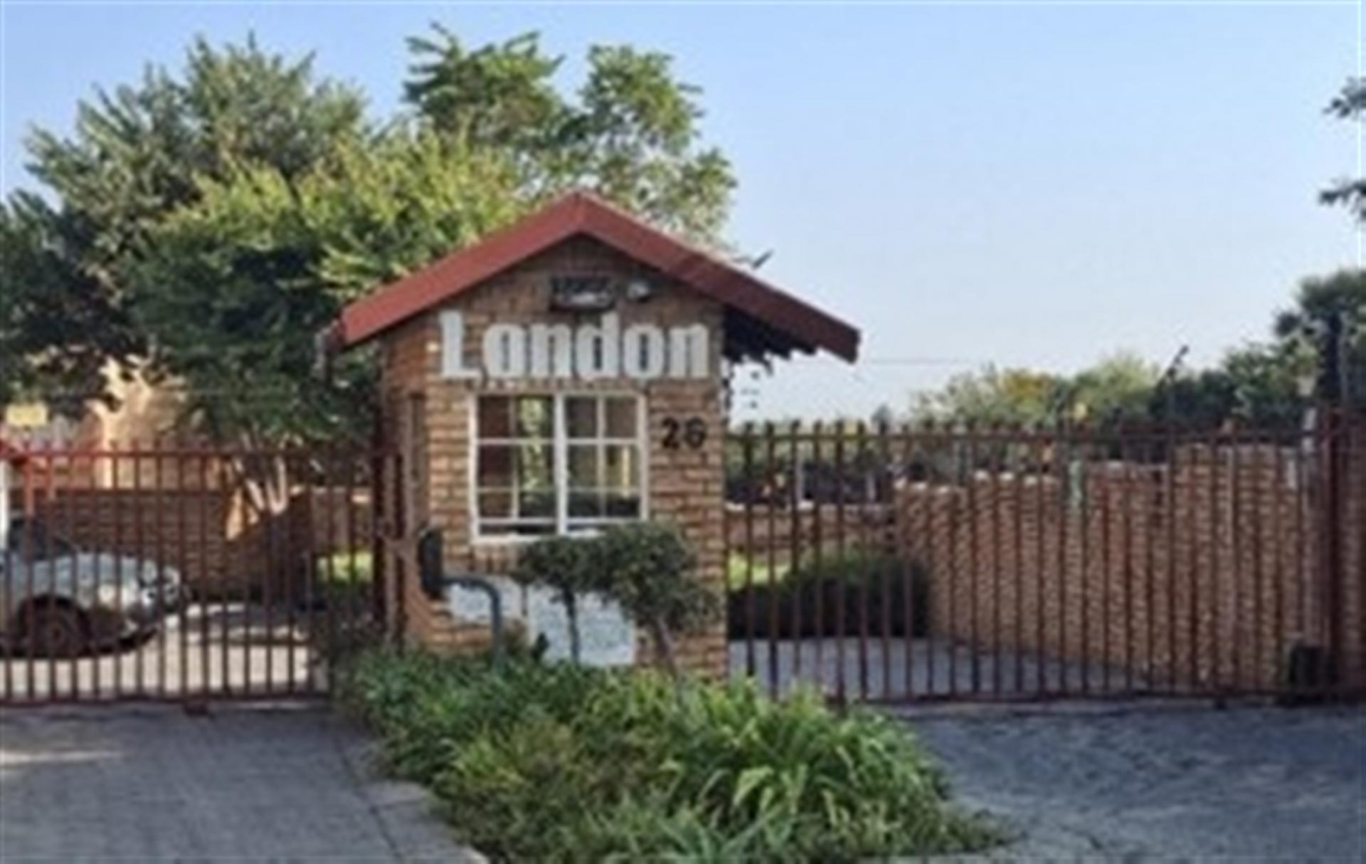 Front View of property in The Reeds