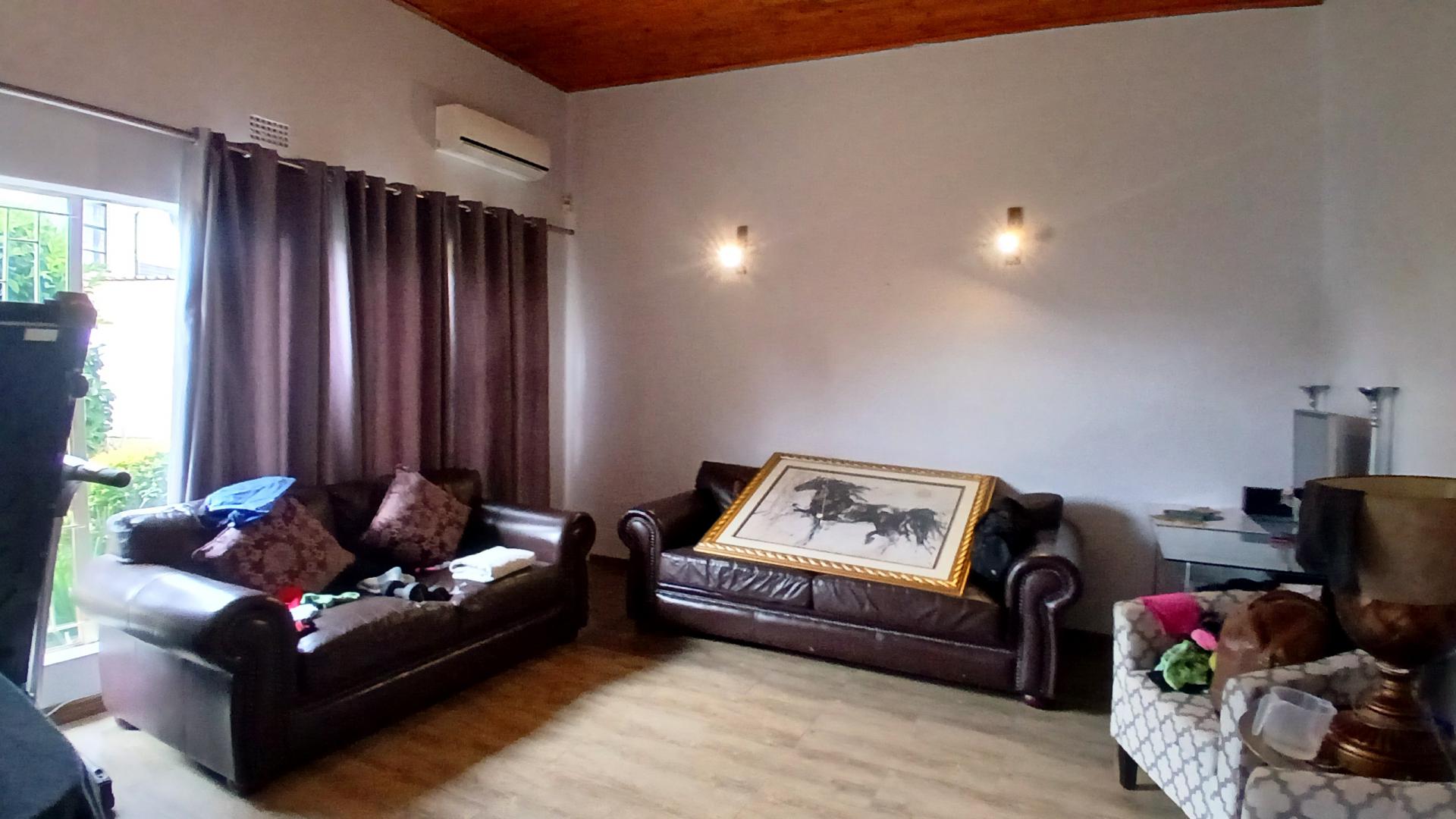Lounges of property in Oberholzer