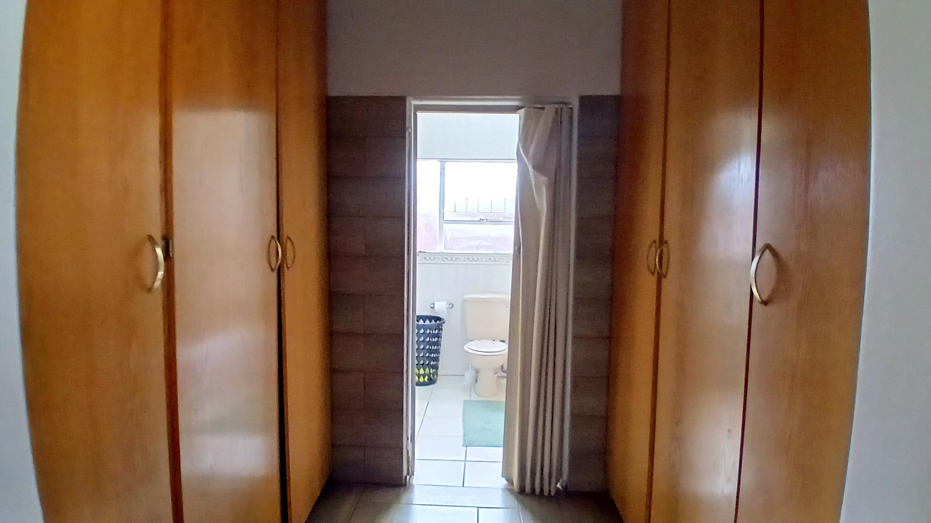 Spaces of property in Oberholzer