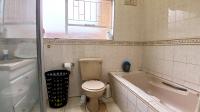 Bathroom 2 of property in Oberholzer