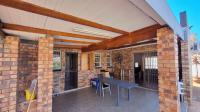 Patio - 25 square meters of property in Oberholzer