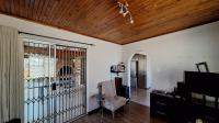 Lounges - 38 square meters of property in Oberholzer