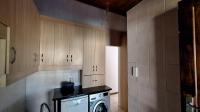 Kitchen - 16 square meters of property in Oberholzer