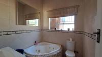 Bathroom 1 - 7 square meters of property in Oberholzer