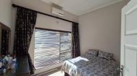 Main Bedroom - 18 square meters of property in Oberholzer