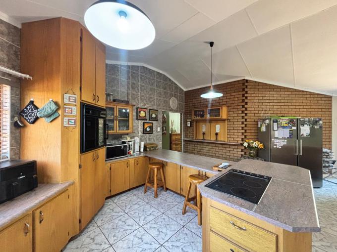 House for Sale For Sale in Potchefstroom - MR700536