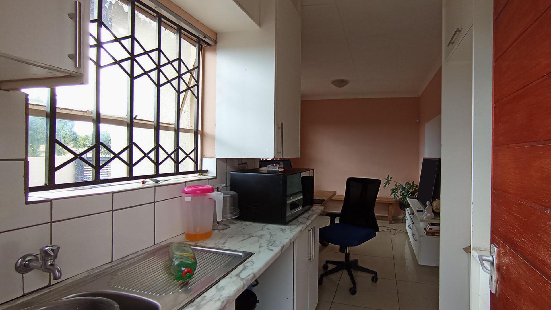 Kitchen - 5 square meters of property in Riverside View
