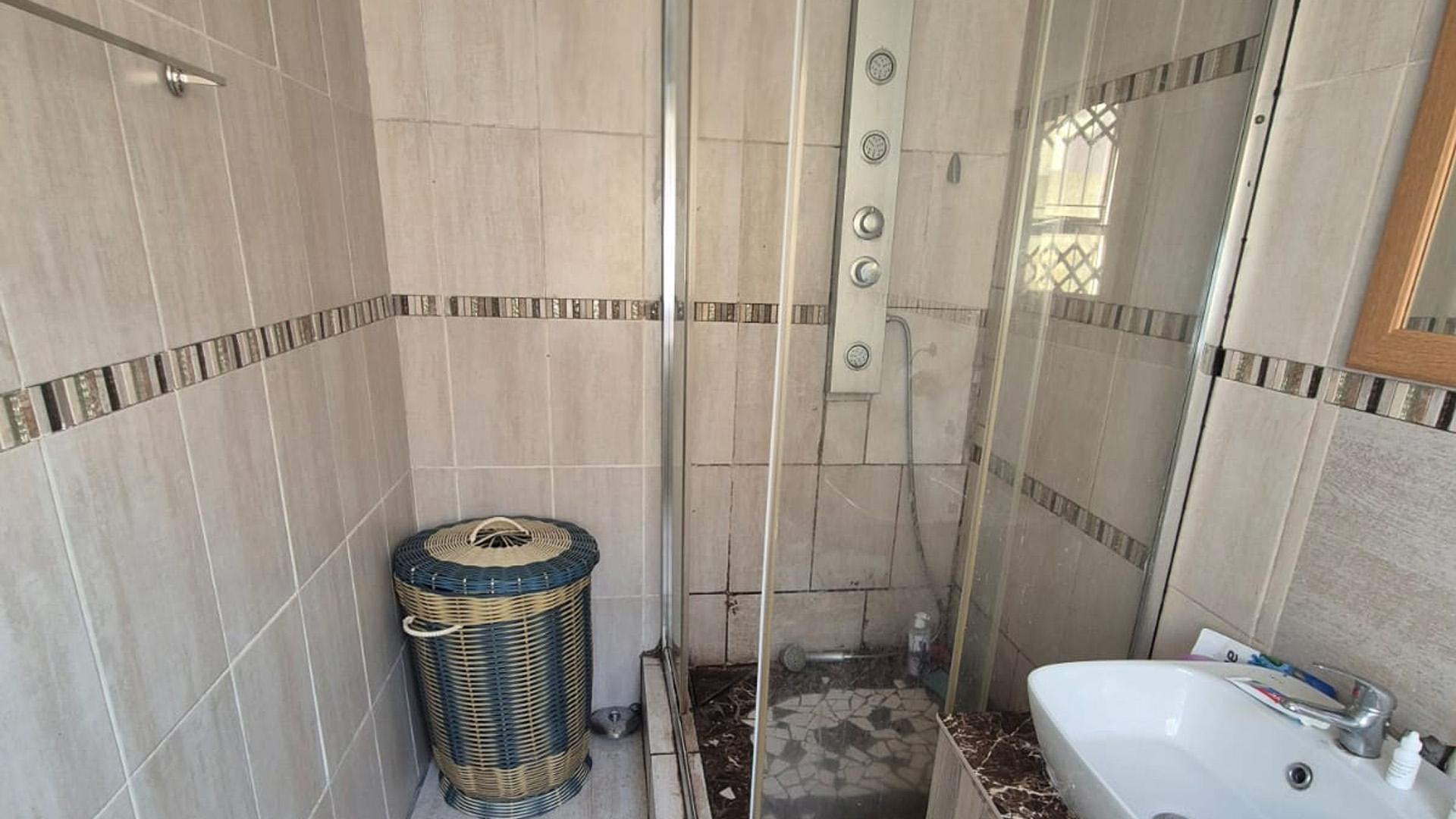 Main Bathroom of property in Motherwell