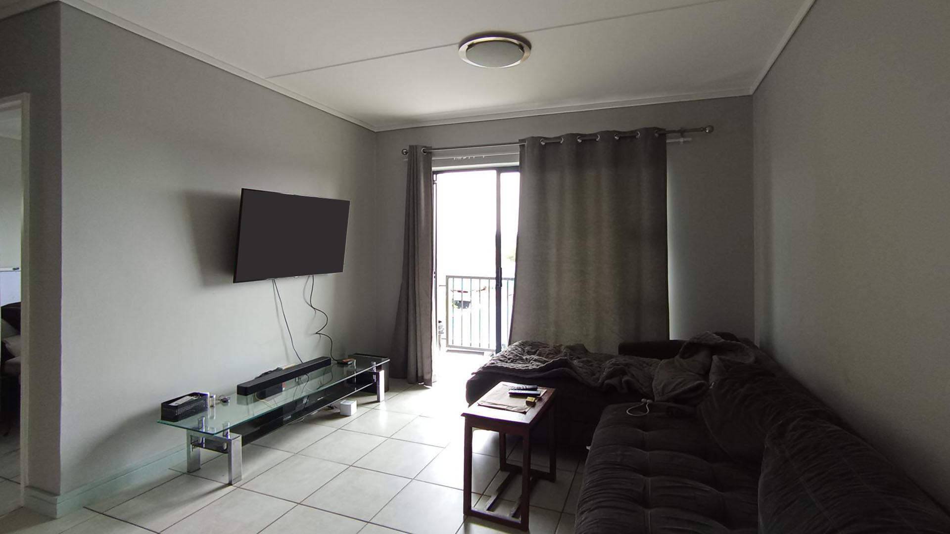 Lounges - 9 square meters of property in Zwartkoppies