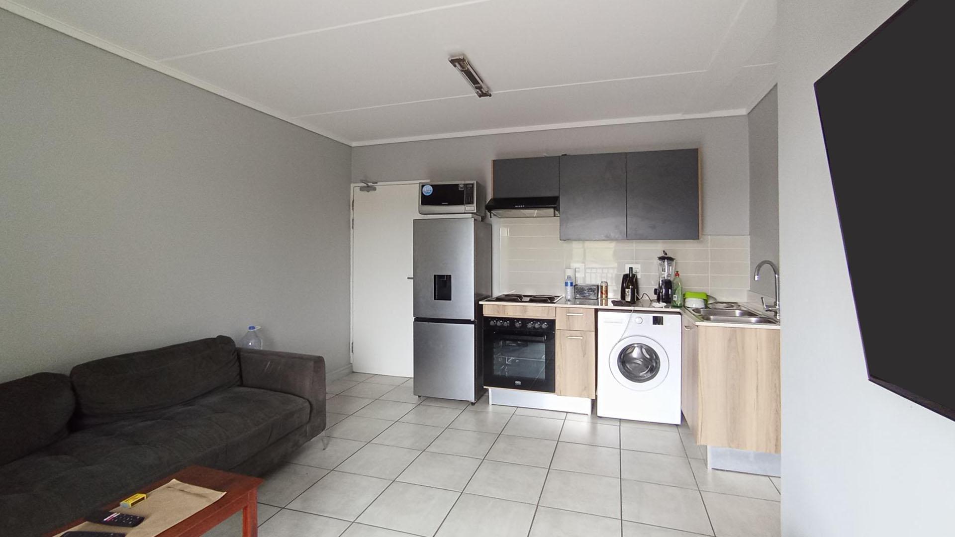 Lounges - 9 square meters of property in Zwartkoppies