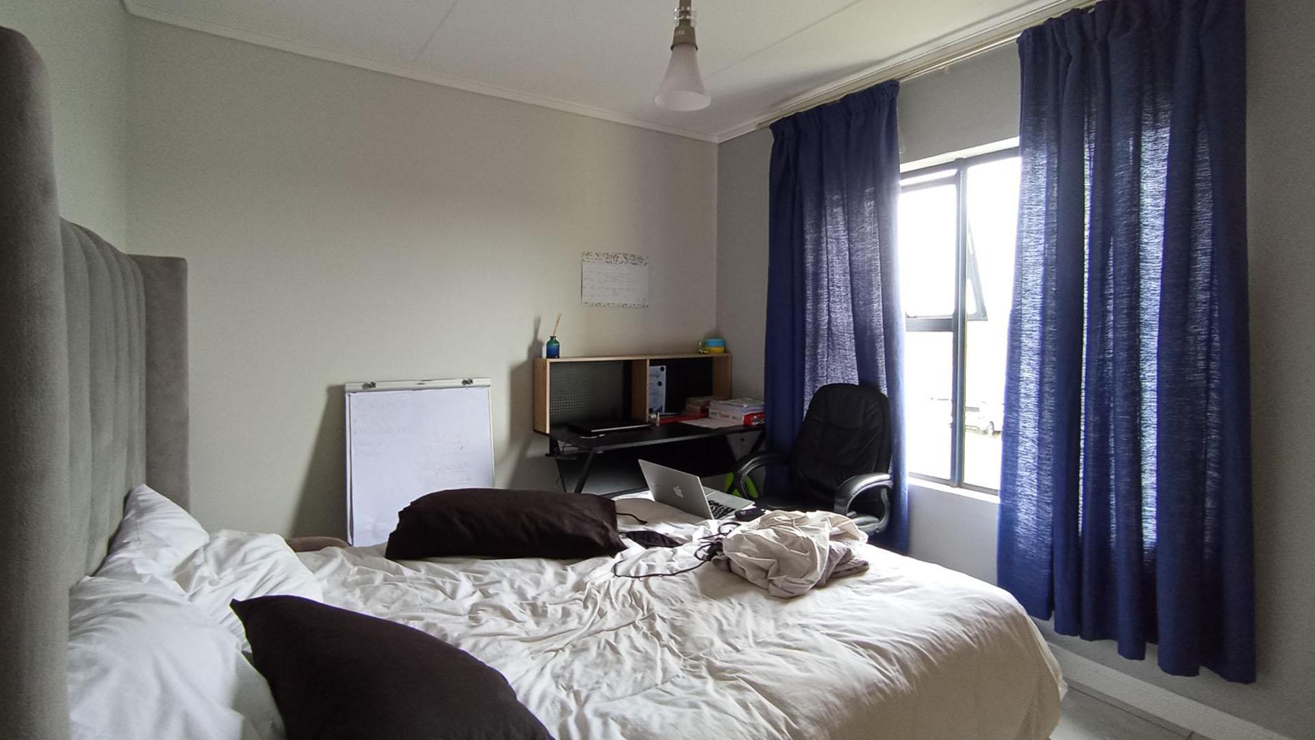 Bed Room 1 - 12 square meters of property in Zwartkoppies