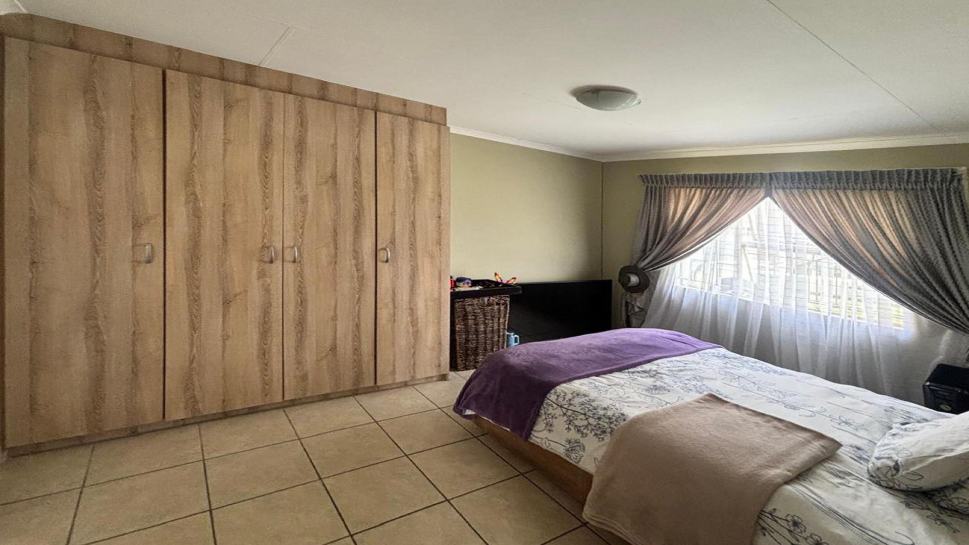 Main Bedroom - 13 square meters of property in Albertsdal