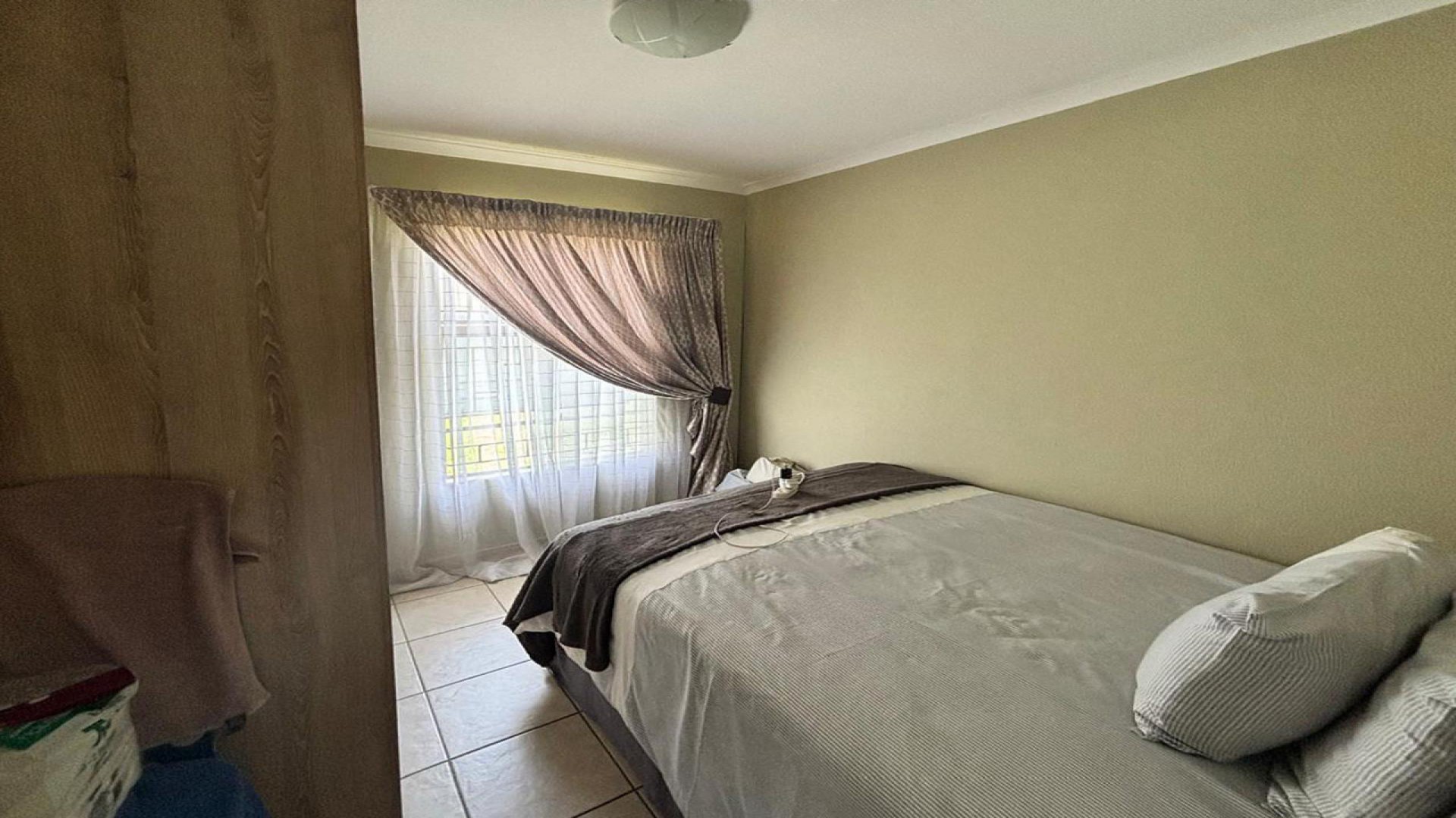 Bed Room 1 - 7 square meters of property in Albertsdal