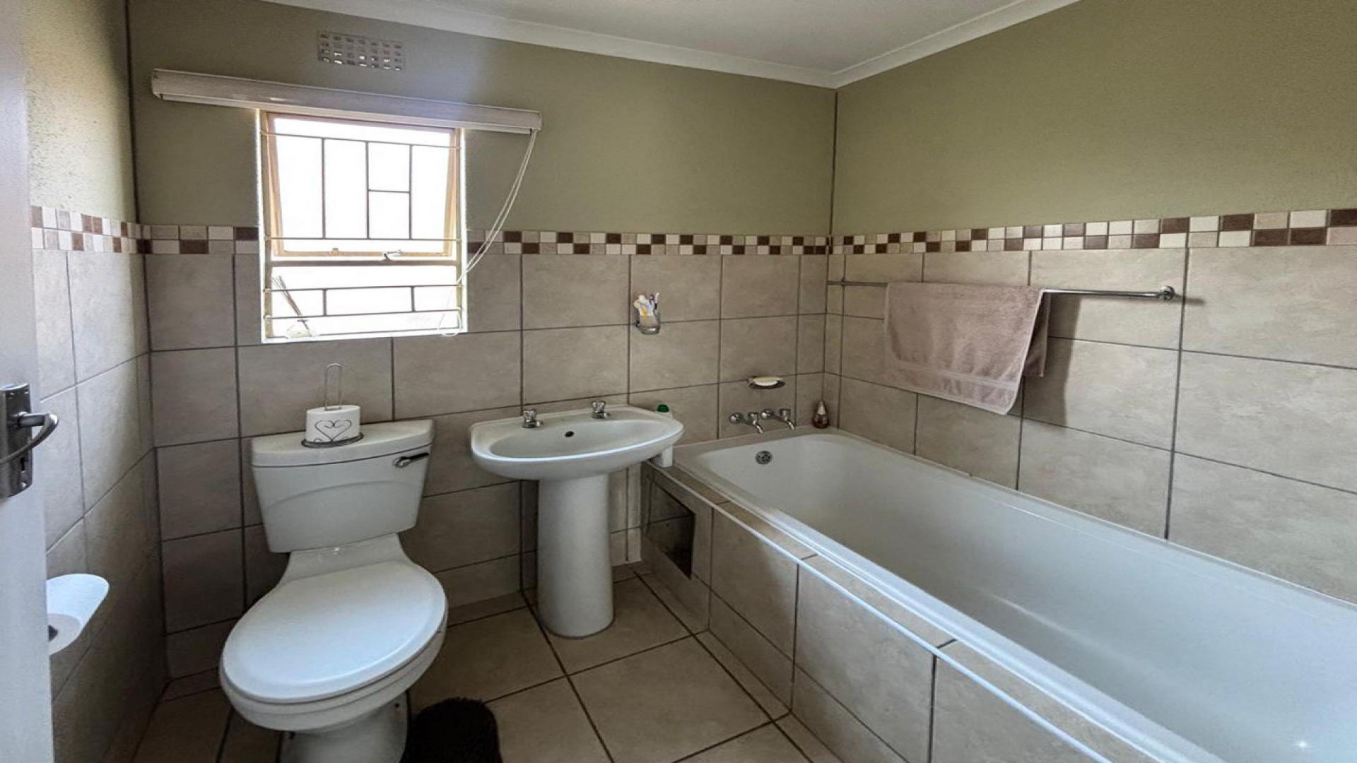 Bathroom 1 - 4 square meters of property in Albertsdal