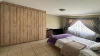 Main Bedroom - 13 square meters of property in Albertsdal