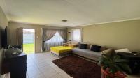 Lounges - 15 square meters of property in Albertsdal