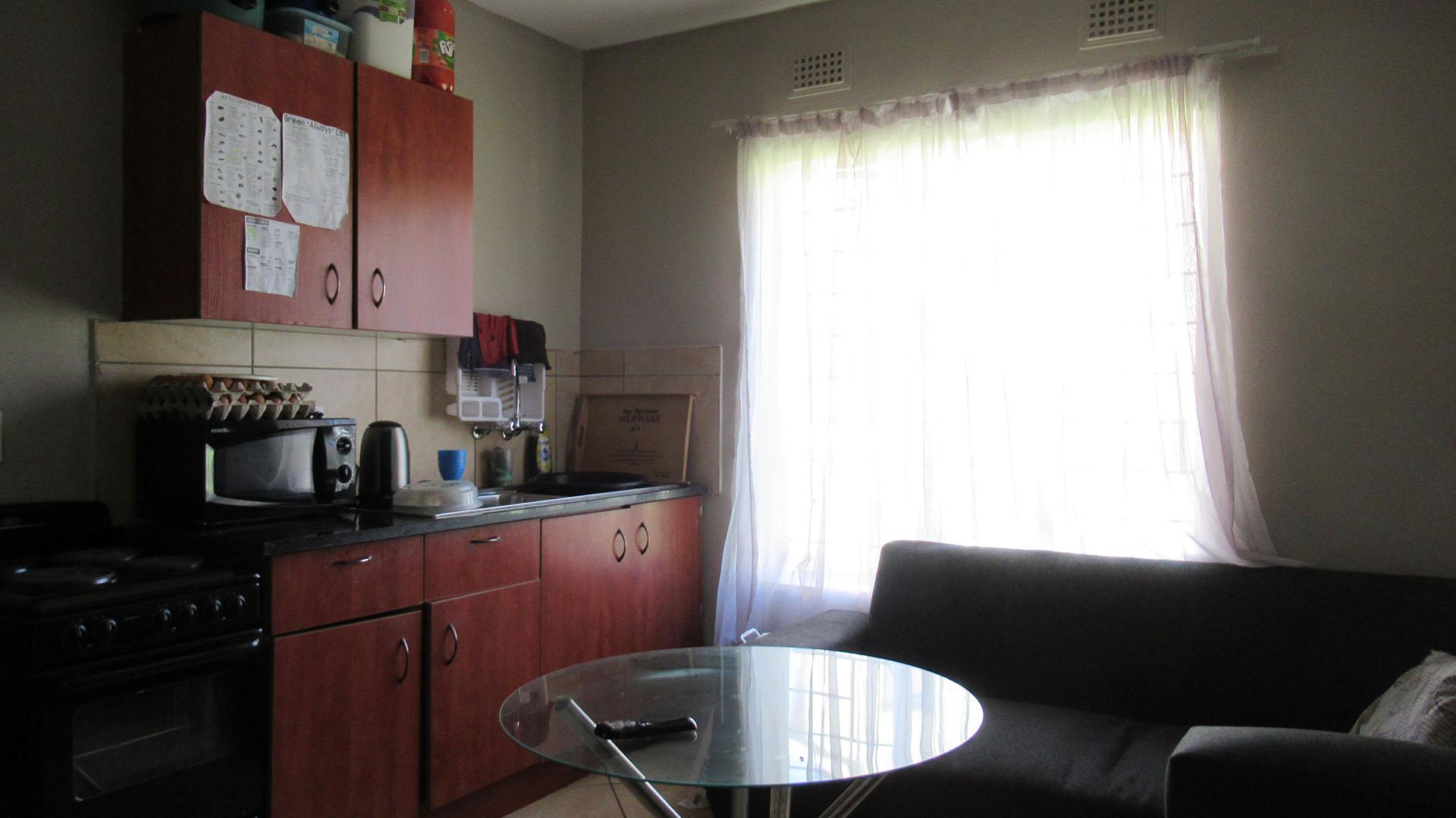 Kitchen - 5 square meters of property in Jabulani