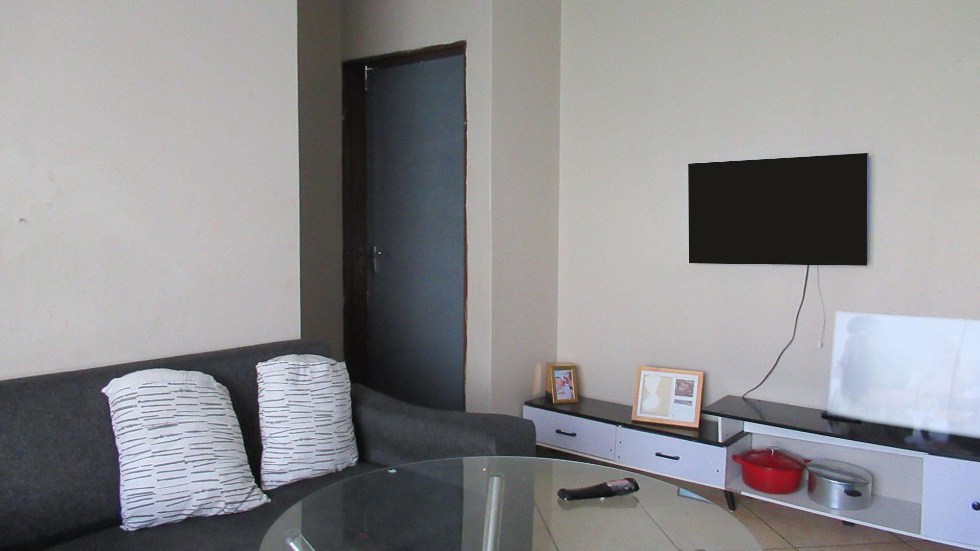 Lounges - 10 square meters of property in Jabulani
