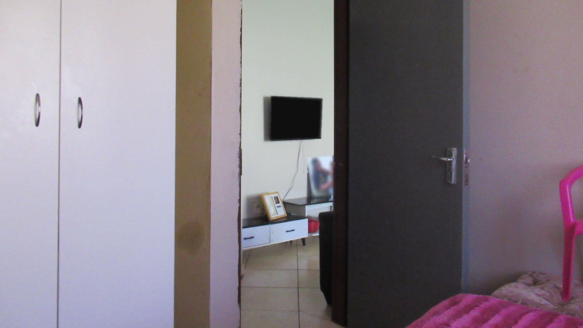 Bed Room 1 - 8 square meters of property in Jabulani